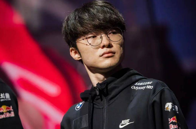 Faker回归赛场，爆冷首场状态亮眼，瑞士队观众沸腾！