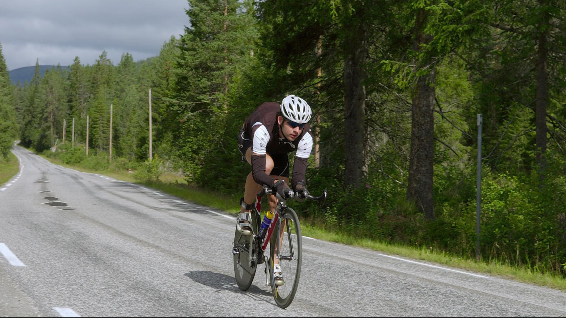 凯恩连续十场比赛得分超过败北，RNG挑战极限！